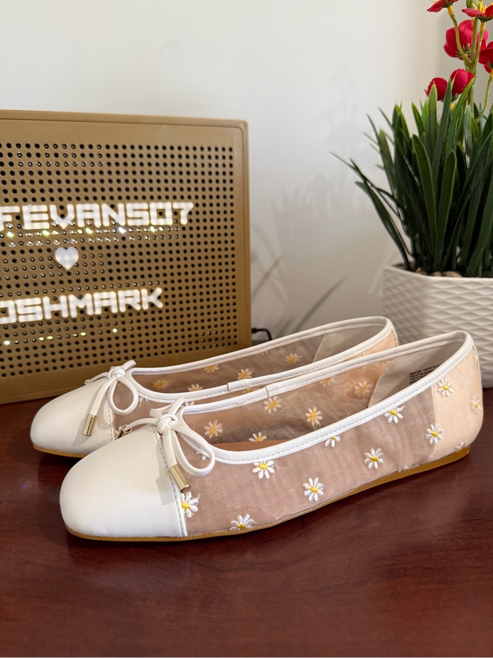 New BCBGeneration Womens Hartly Ballet Flat